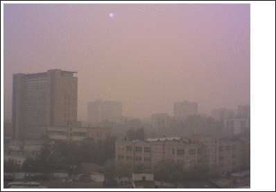 Дым от пожаров окутал Москву во мрак