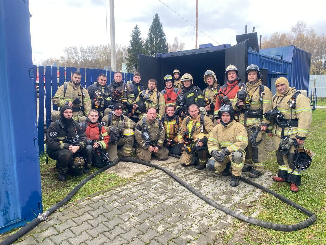 Пожарные с тепловизорами на учениях