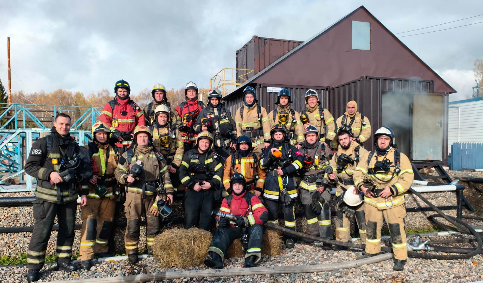 Пожарные с тепловизорами на учениях