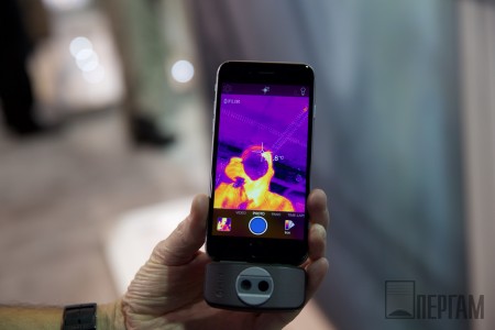 FLIR ONE и смартфон