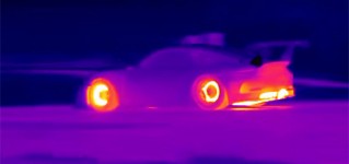 Гоночные автомобили глазами инфракрасной камеры
