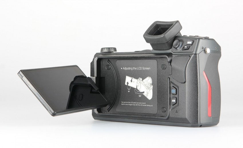 У тепловизора Guide C640 Pro поворотный экран