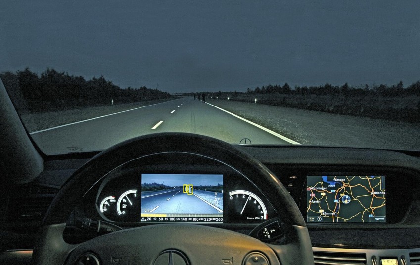 Тепловизор предупреждает о людях на дороге