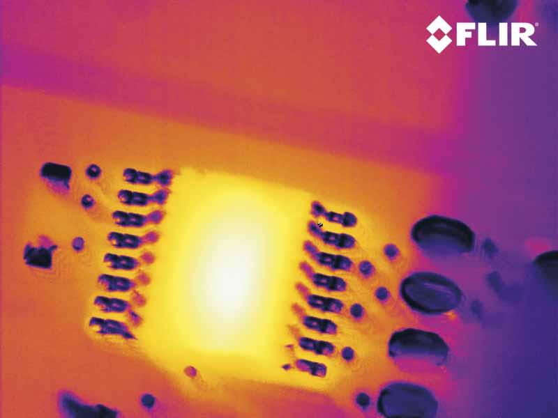 Перегрев элементов платы на экране тепловизора