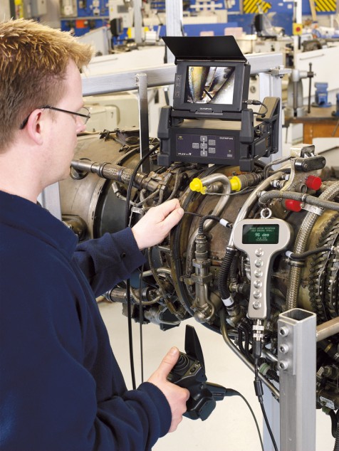 Эндоскопический контроль ГТД проводит один оператор